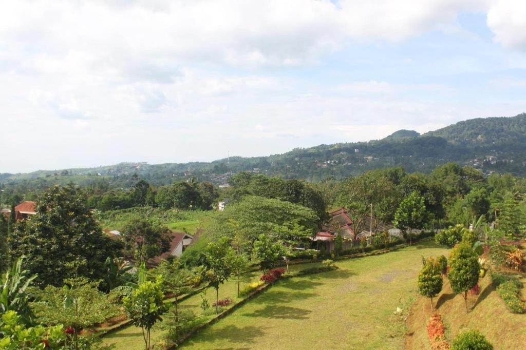 Graha Widjaja Hotel Puncak Ngoại thất bức ảnh